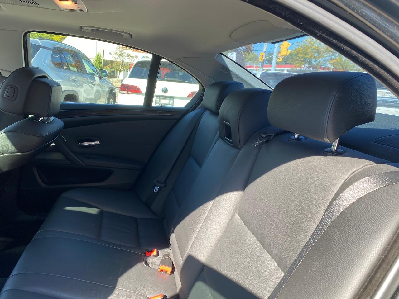 2010 BMW 5 Series 528i xDrive Photo