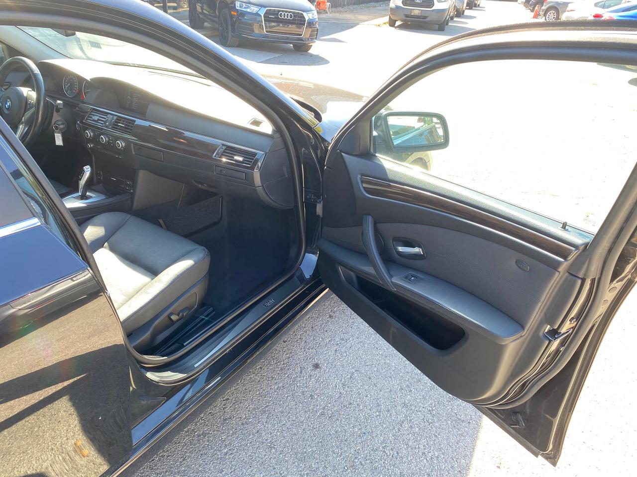 2010 BMW 5 Series 528i xDrive Photo