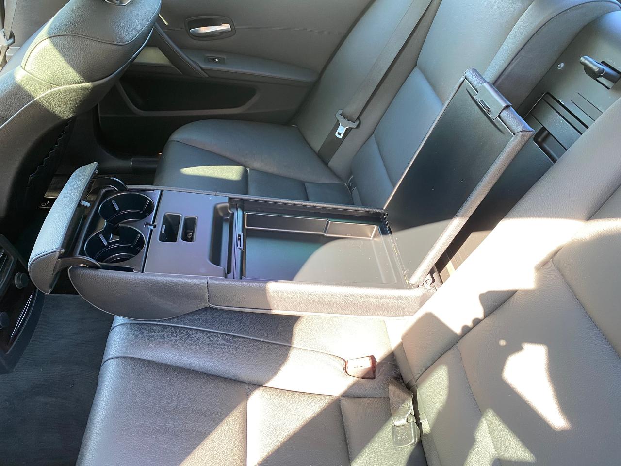 2010 BMW 5 Series 528i xDrive - Photo #38