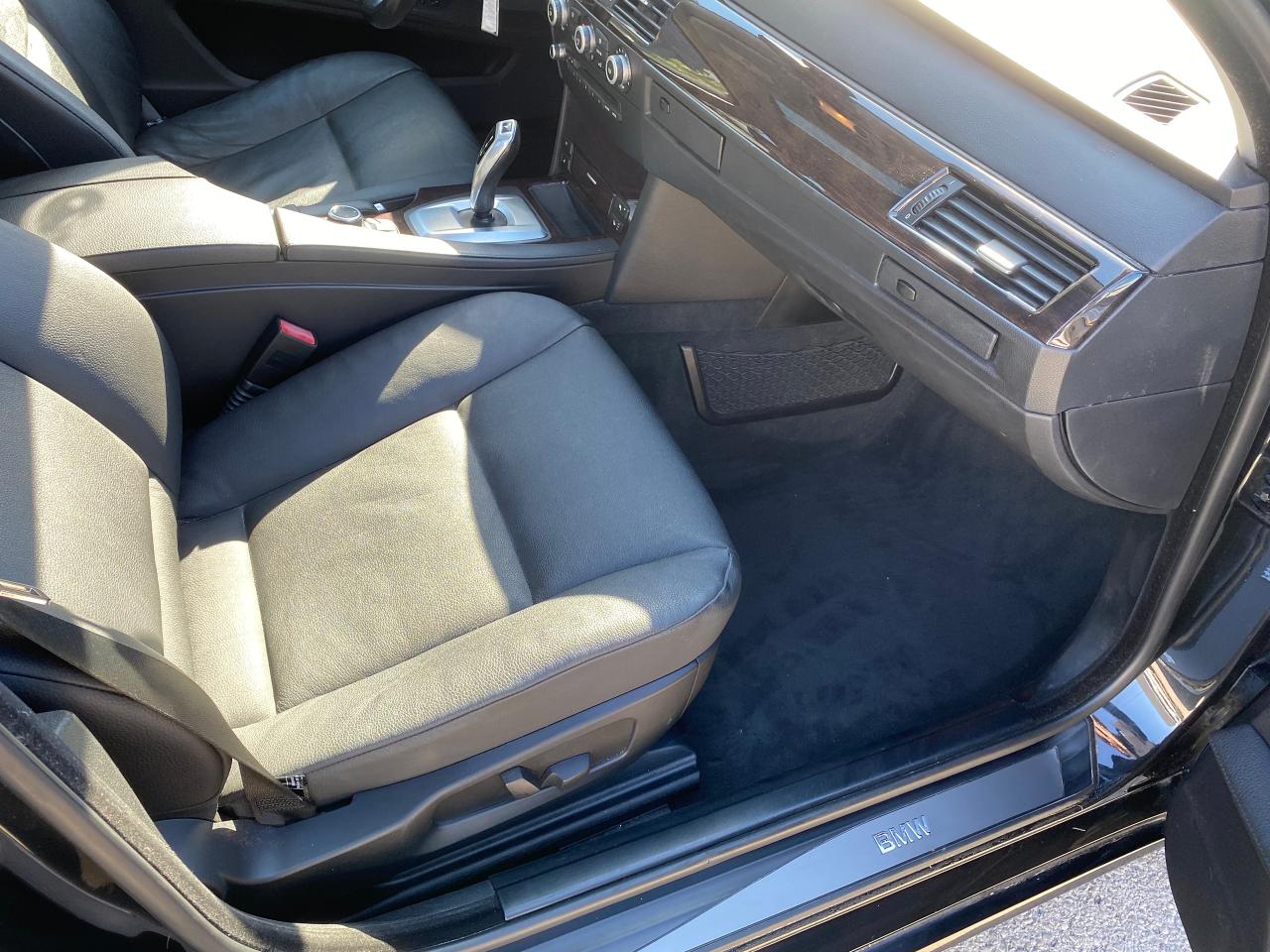 2010 BMW 5 Series 528i xDrive - Photo #25