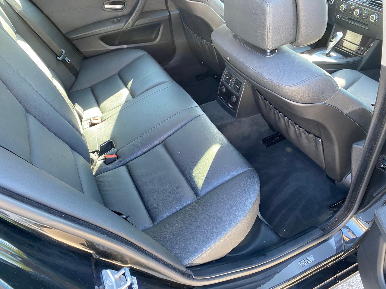 2010 BMW 5 Series 528i xDrive Photo