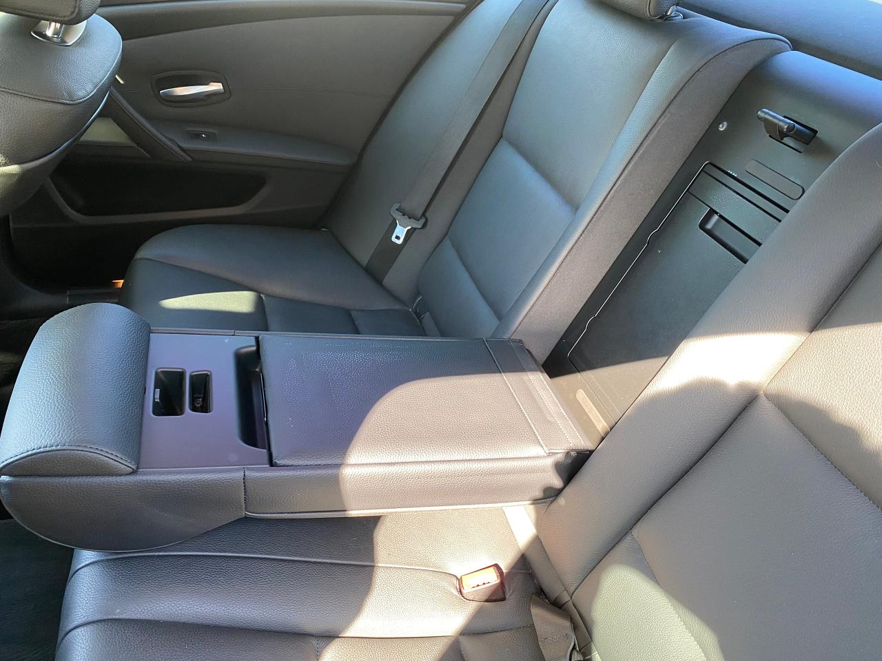 2010 BMW 5 Series 528i xDrive Photo