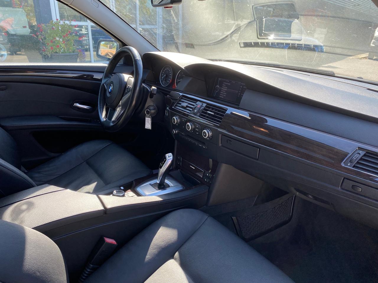 2010 BMW 5 Series 528i xDrive - Photo #26