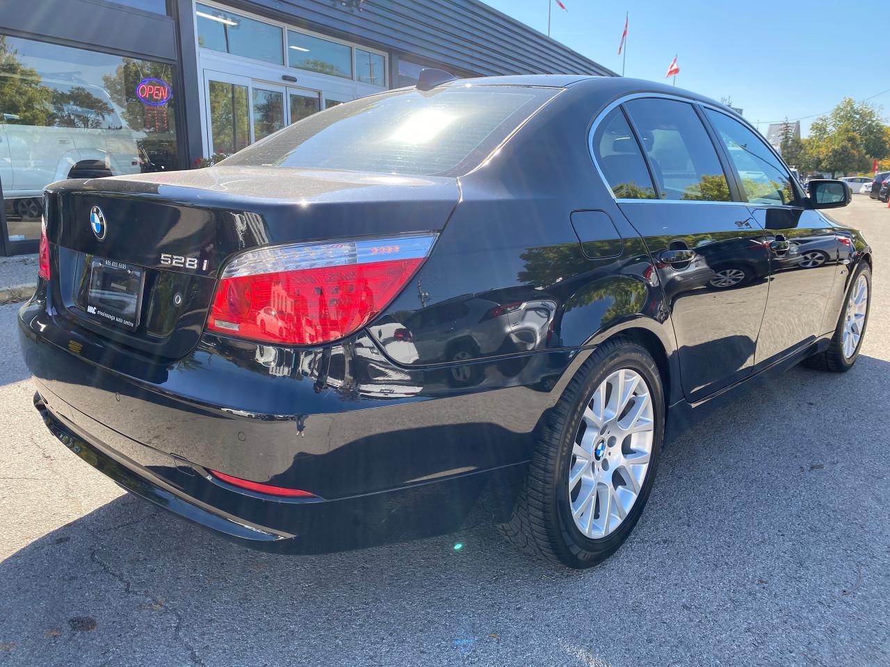 2010 BMW 5 Series 528i xDrive - Photo #6