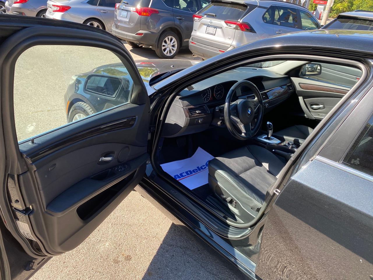 2010 BMW 5 Series 528i xDrive Photo