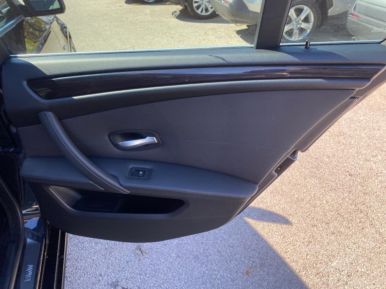 2010 BMW 5 Series 528i xDrive Photo