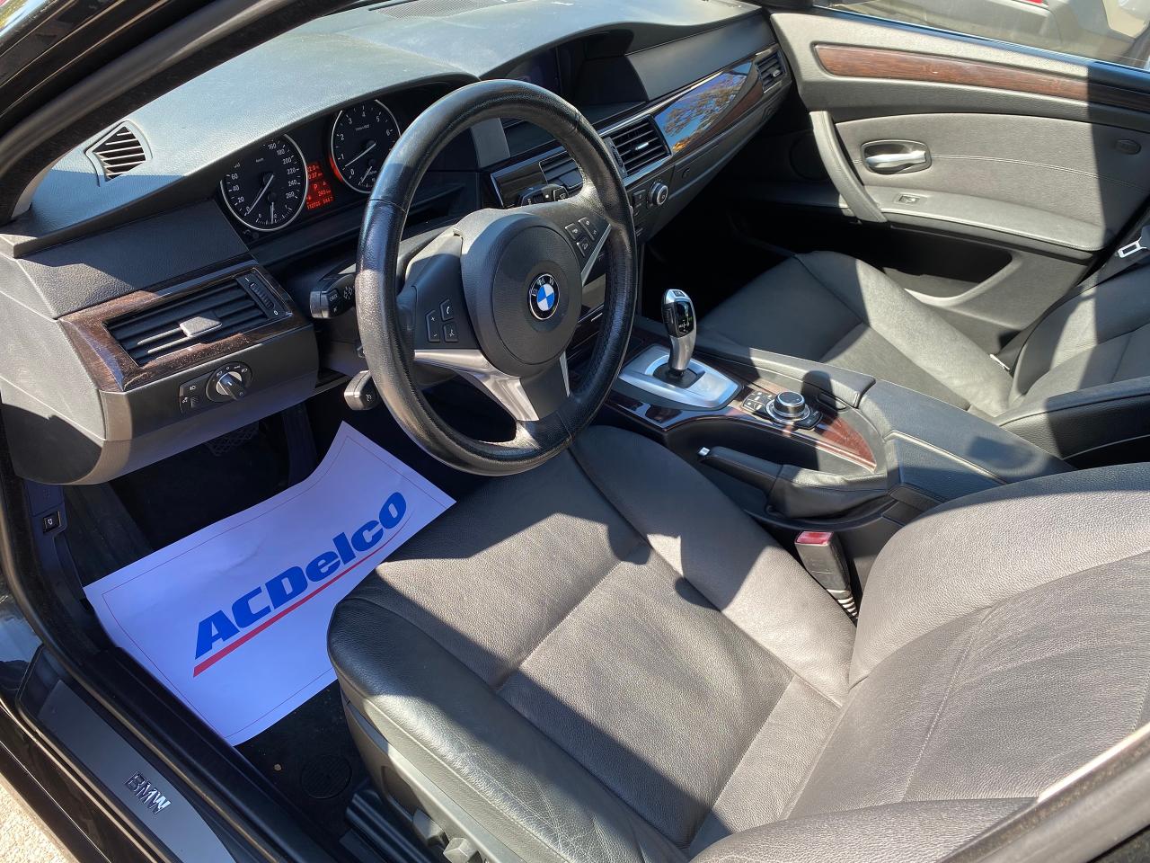 2010 BMW 5 Series 528i xDrive Photo