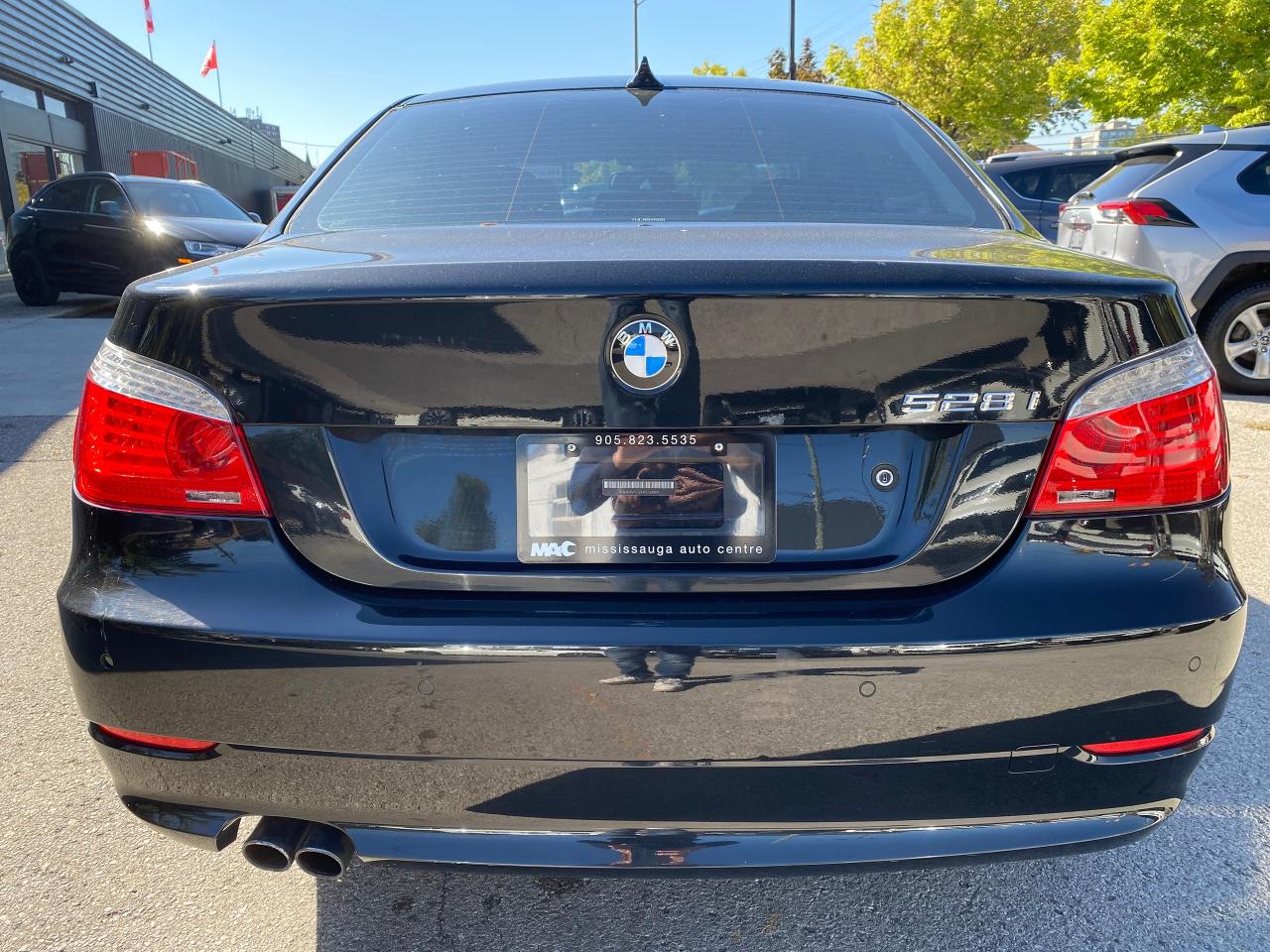 2010 BMW 5 Series 528i xDrive - Photo #5