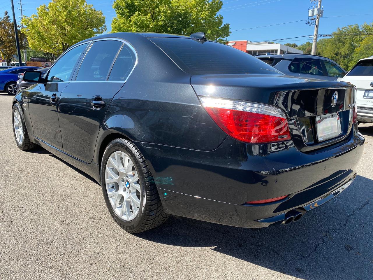 2010 BMW 5 Series 528i xDrive - Photo #4