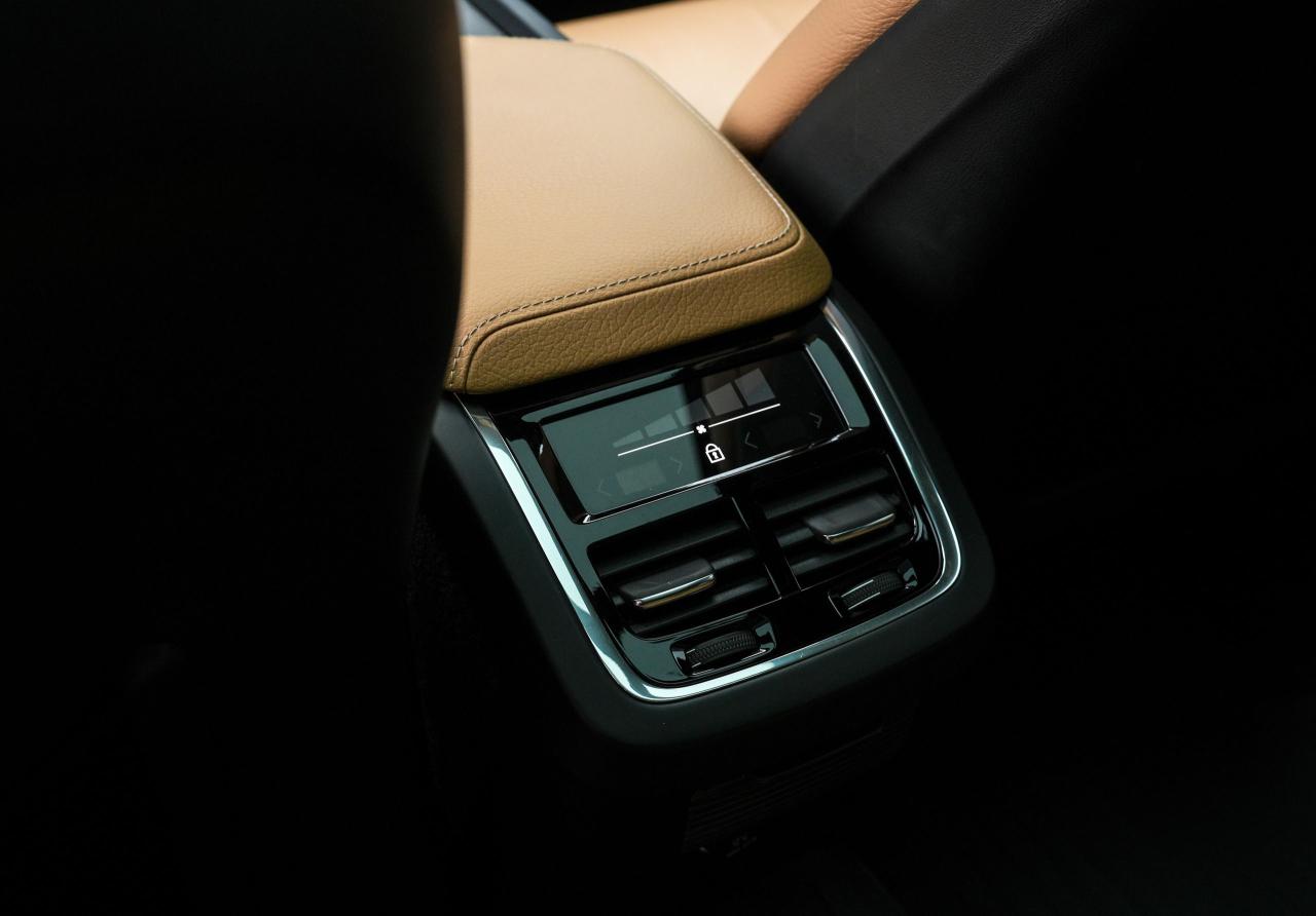 2019 Volvo XC60 T6 AWD Momentum - Photo #20