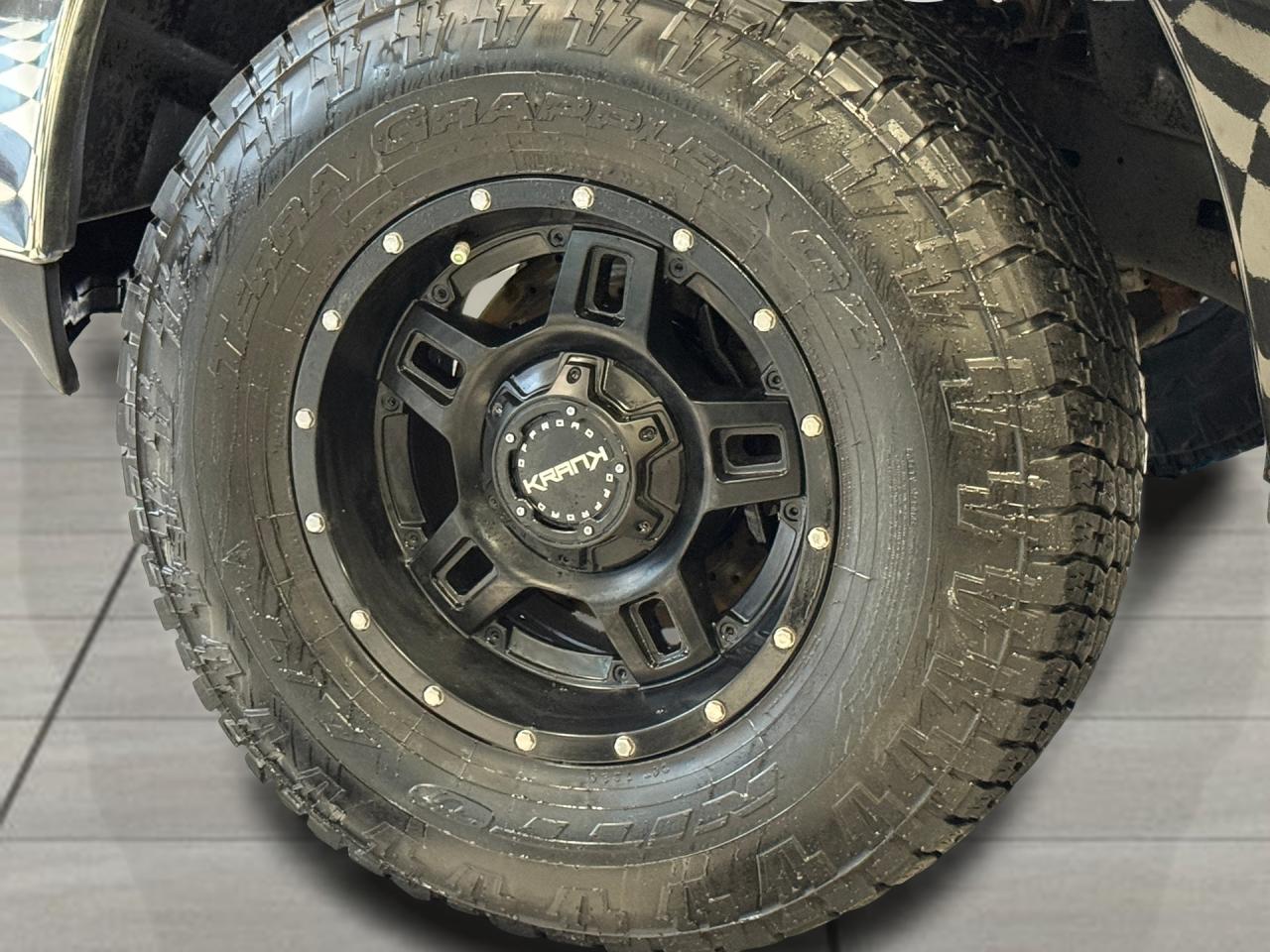 2016 RAM 1500 4x4 5.7l V8 HEMI Crew ST+Camera+A/C+CLEAN CARFAX Photo44