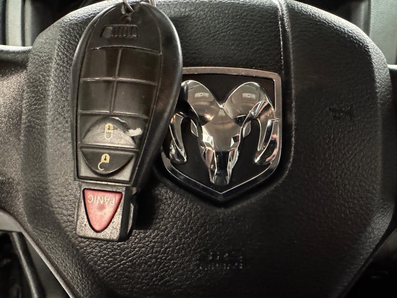 2016 RAM 1500 4x4 5.7l V8 HEMI Crew ST+Camera+A/C+CLEAN CARFAX Photo64