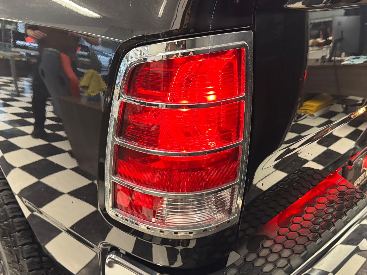 2016 RAM 1500 4x4 5.7l V8 HEMI Crew ST+Camera+A/C+CLEAN CARFAX Photo49