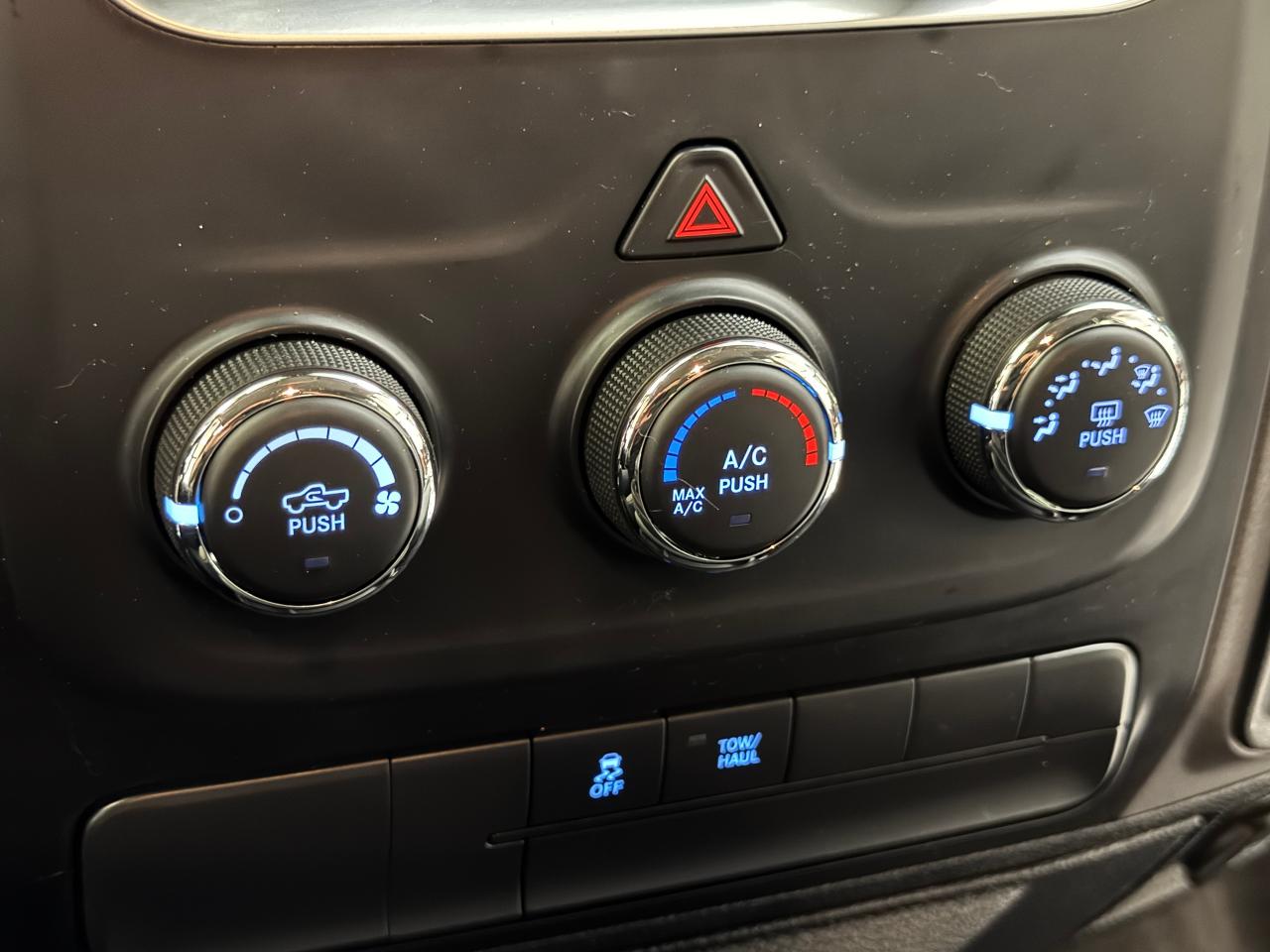 2016 RAM 1500 4x4 5.7l V8 HEMI Crew ST+Camera+A/C+CLEAN CARFAX Photo82