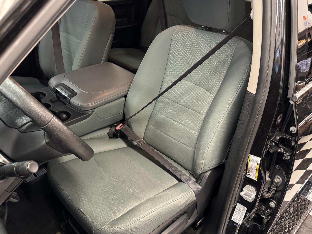 2016 RAM 1500 4x4 5.7l V8 HEMI Crew ST+Camera+A/C+CLEAN CARFAX Photo73