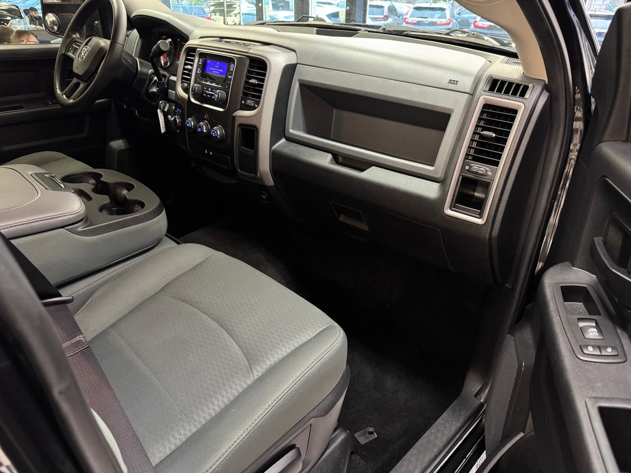 2016 RAM 1500 4x4 5.7l V8 HEMI Crew ST+Camera+A/C+CLEAN CARFAX Photo74