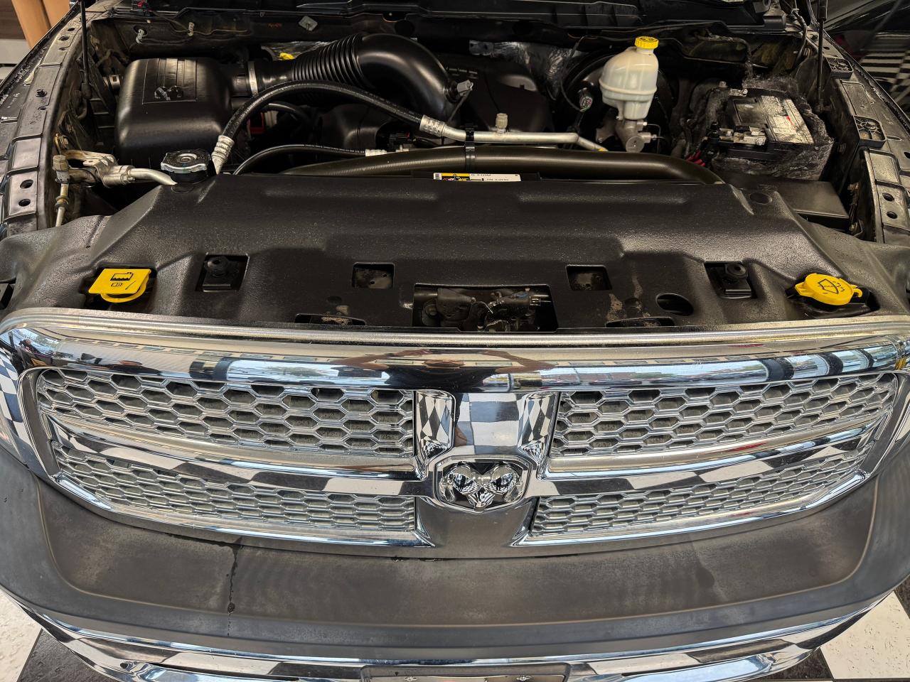 2016 RAM 1500 4x4 5.7l V8 HEMI Crew ST+Camera+A/C+CLEAN CARFAX Photo10