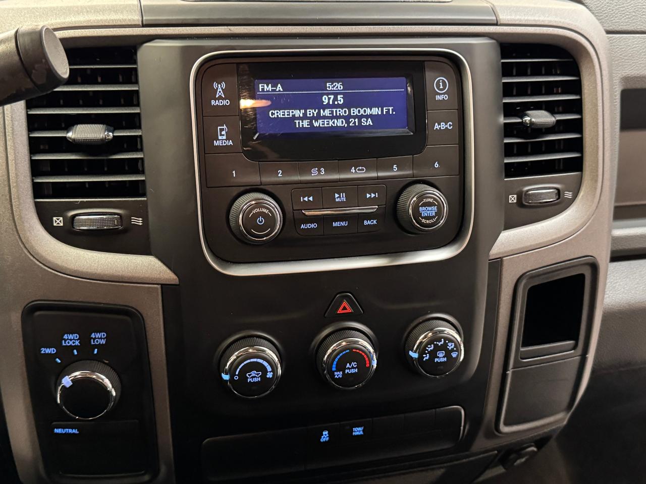 2016 RAM 1500 4x4 5.7l V8 HEMI Crew ST+Camera+A/C+CLEAN CARFAX Photo67