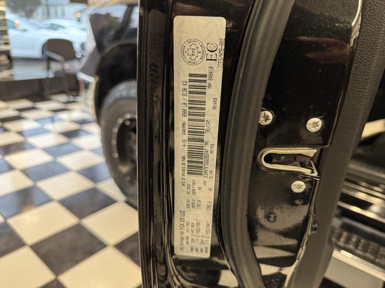 2016 RAM 1500 4x4 5.7l V8 HEMI Crew ST+Camera+A/C+CLEAN CARFAX Photo36