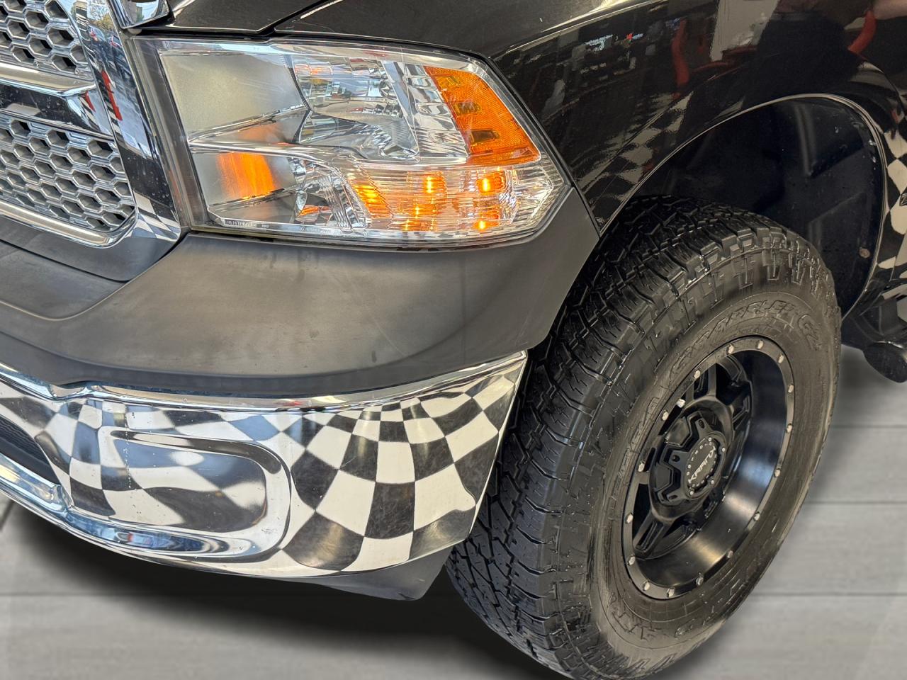 2016 RAM 1500 4x4 5.7l V8 HEMI Crew ST+Camera+A/C+CLEAN CARFAX Photo85