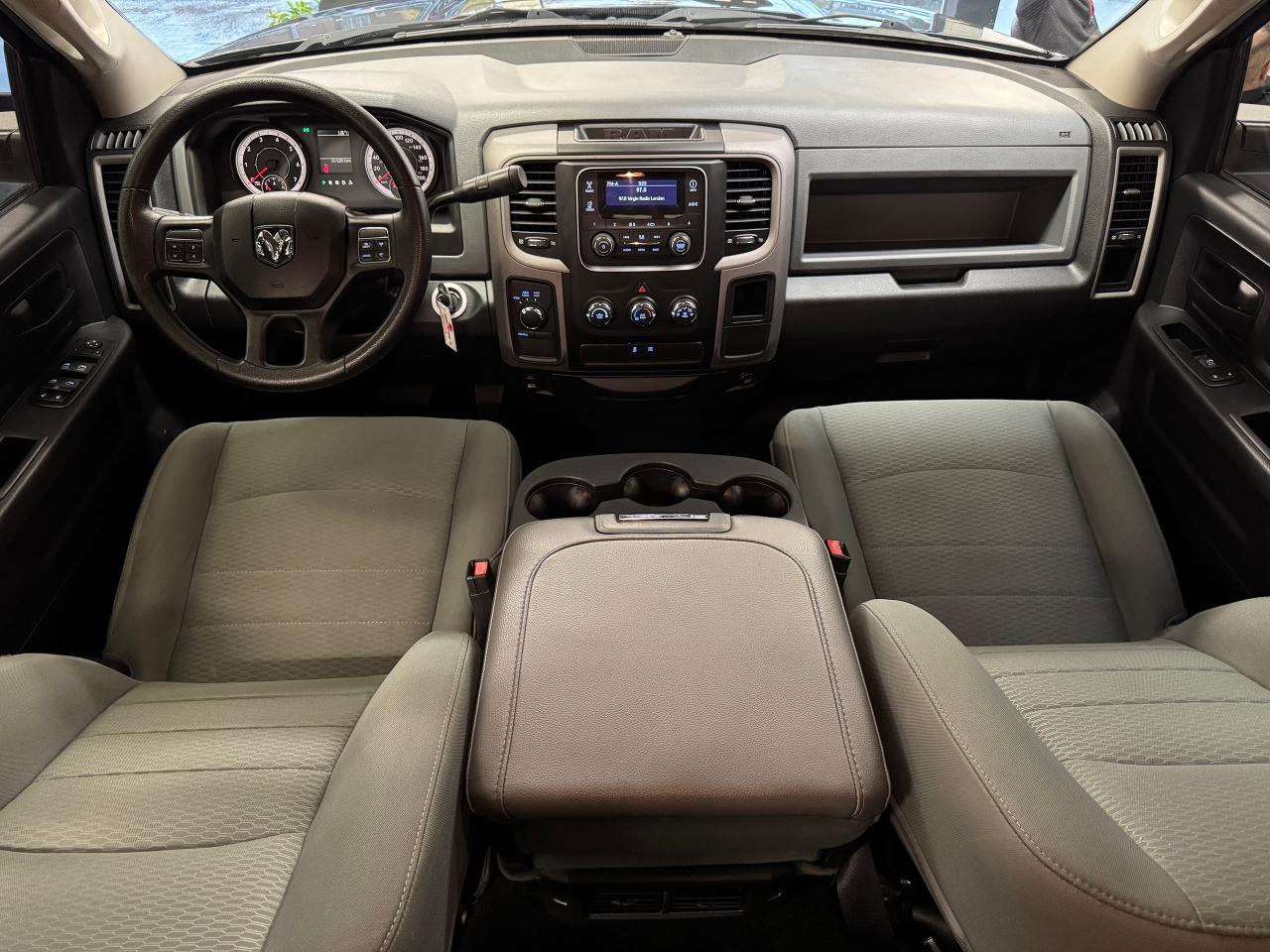 2016 RAM 1500 4x4 5.7l V8 HEMI Crew ST+Camera+A/C+CLEAN CARFAX Photo55