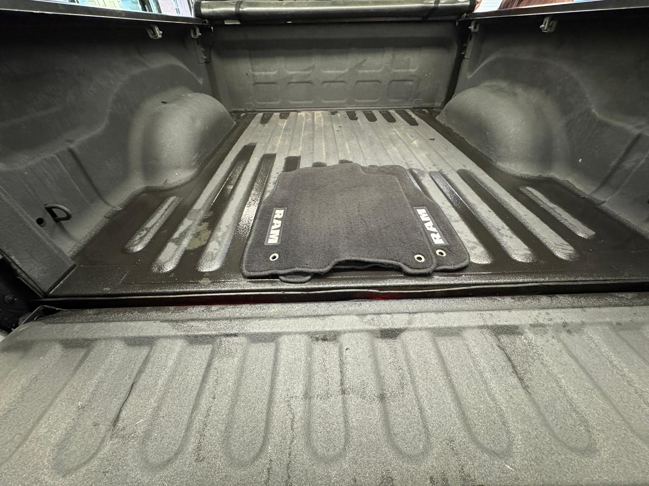 2016 RAM 1500 4x4 5.7l V8 HEMI Crew ST+Camera+A/C+CLEAN CARFAX Photo26