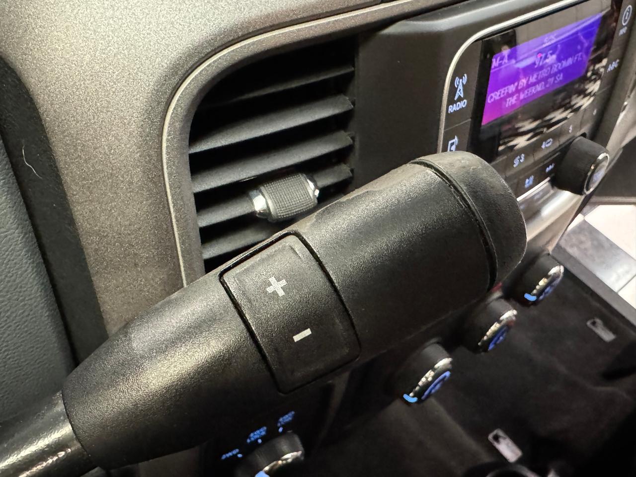 2016 RAM 1500 4x4 5.7l V8 HEMI Crew ST+Camera+A/C+CLEAN CARFAX Photo39