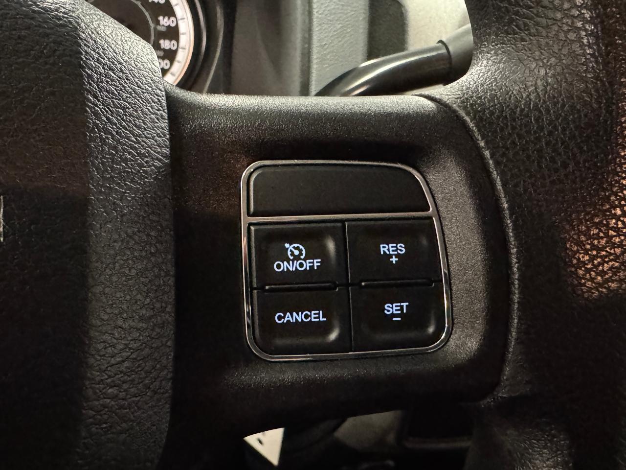 2016 RAM 1500 4x4 5.7l V8 HEMI Crew ST+Camera+A/C+CLEAN CARFAX Photo90