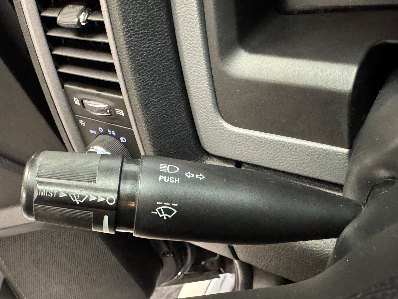 2016 RAM 1500 4x4 5.7l V8 HEMI Crew ST+Camera+A/C+CLEAN CARFAX Photo40