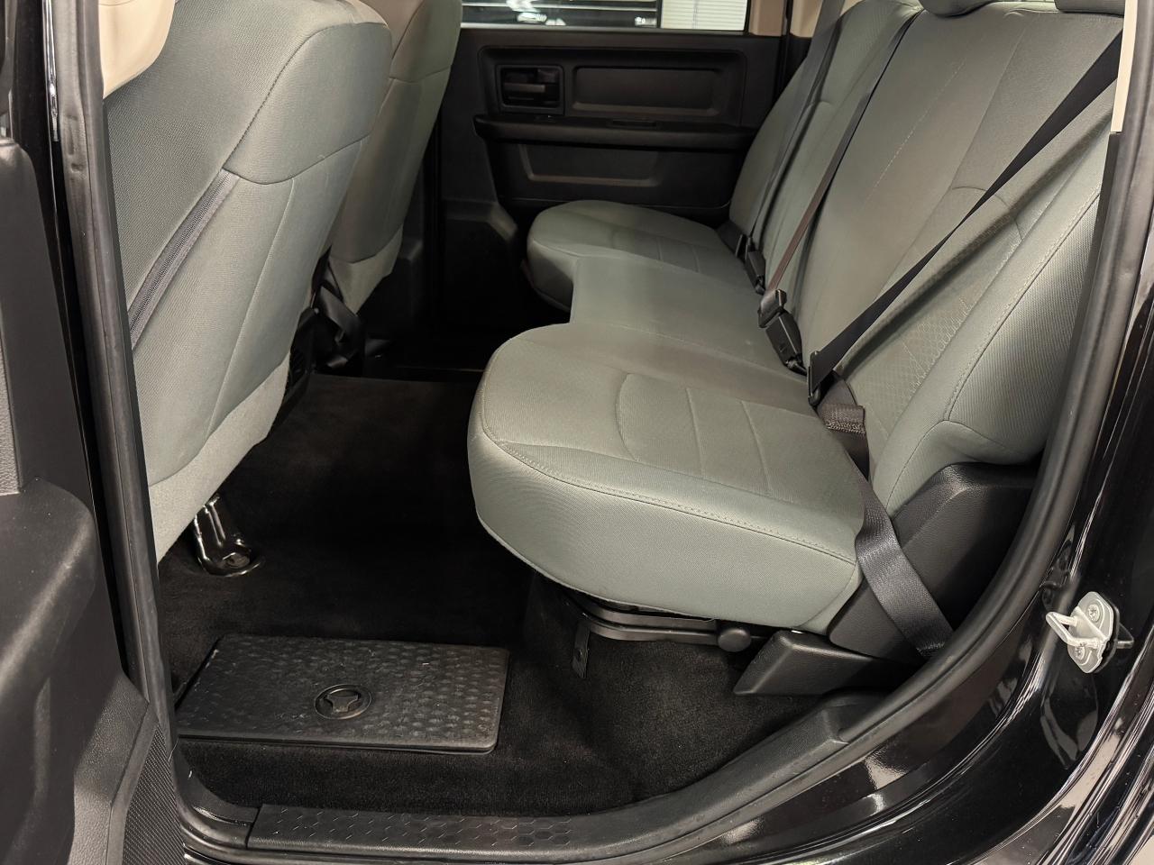 2016 RAM 1500 4x4 5.7l V8 HEMI Crew ST+Camera+A/C+CLEAN CARFAX Photo24