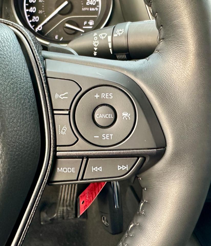 2023 Toyota Camry SE | NO ACCIDENTS | LOW KMS | BACK UP CAM Photo