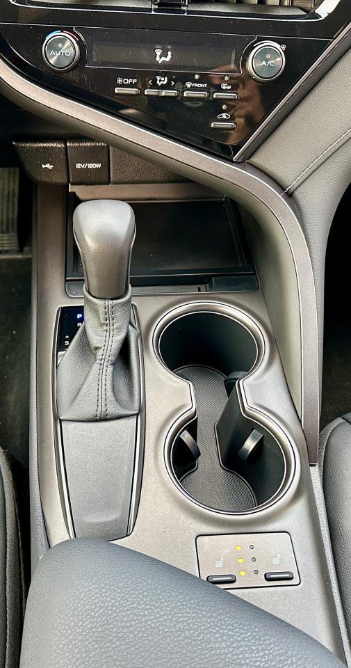 2023 Toyota Camry SE | NO ACCIDENTS | LOW KMS | BACK UP CAM Photo