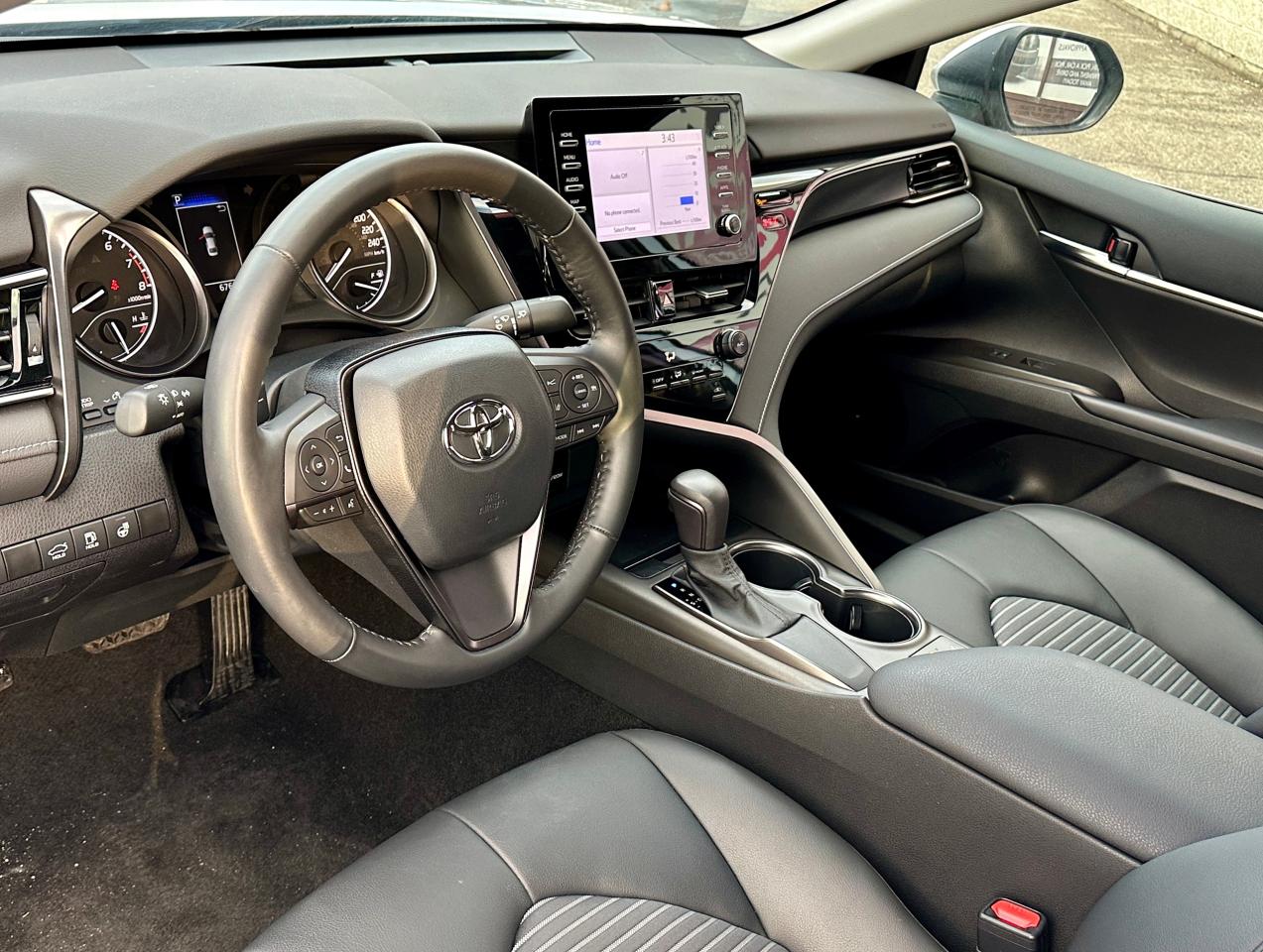 2023 Toyota Camry SE | NO ACCIDENTS | LOW KMS | BACK UP CAM Photo