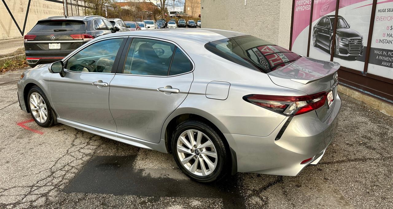 2023 Toyota Camry SE | NO ACCIDENTS | LOW KMS | BACK UP CAM Photo