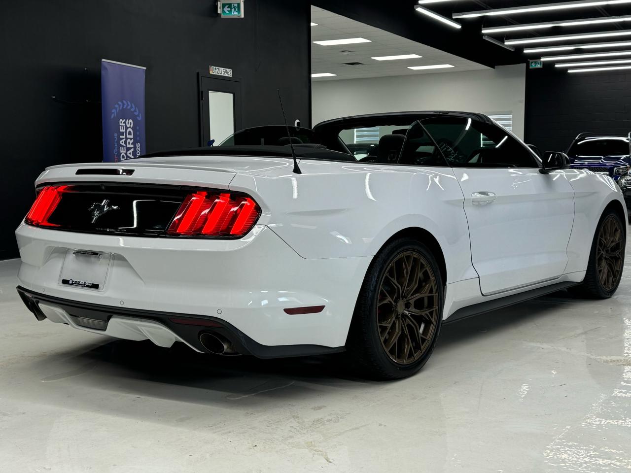 2017 Ford Mustang V6|CONVERTIBLE|BACKUP|BLUTOOTH|CRUISE CONTROL| - Photo #4