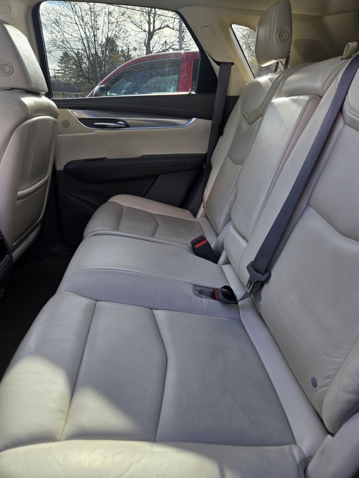 2017 Cadillac XT5 Luxury FWD - Photo #5