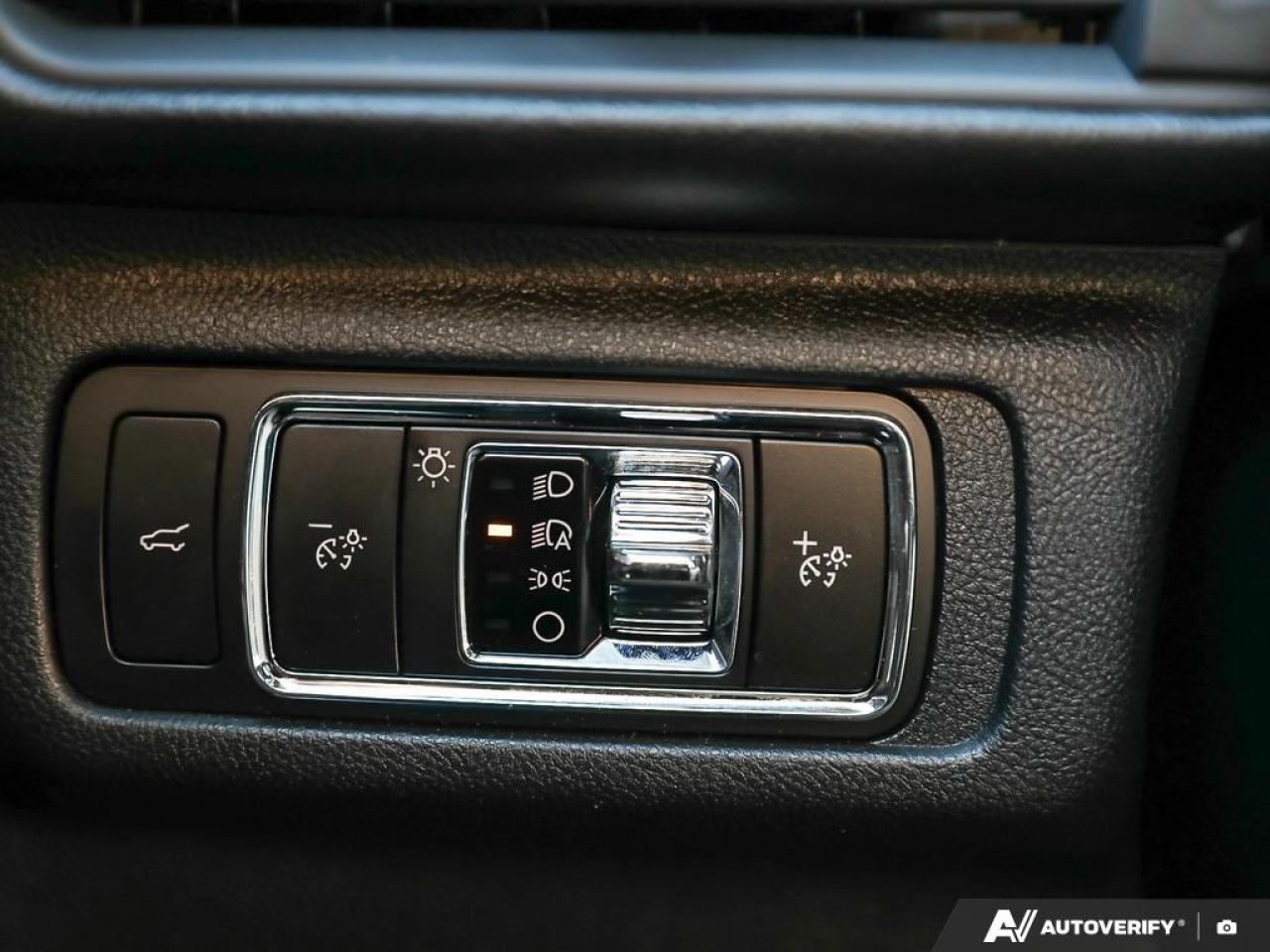 2025 Lincoln Corsair Reserve FLOOR LINERS | PANO ROOF | 8-SPD A/T | JET APPEAR PKG | PARTICAL GAS FILL | 2.0L GTDI A | 201A | PREMIUM LEATHER-TRIMMED HEATED CAPTAIN'S CHAIRS Photo