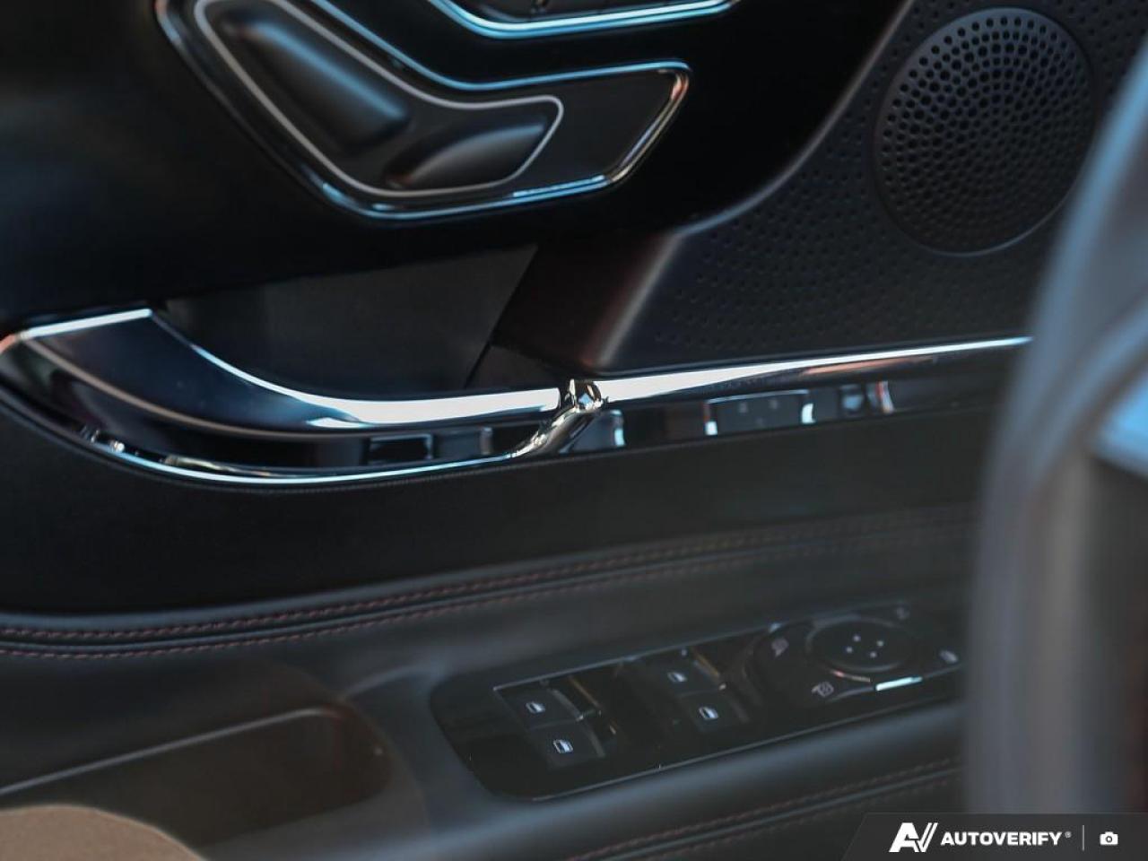 2025 Lincoln Corsair Reserve FLOOR LINERS | PANO ROOF | 8-SPD A/T | JET APPEAR PKG | PARTICAL GAS FILL | 2.0L GTDI A | 201A | PREMIUM LEATHER-TRIMMED HEATED CAPTAIN'S CHAIRS Photo