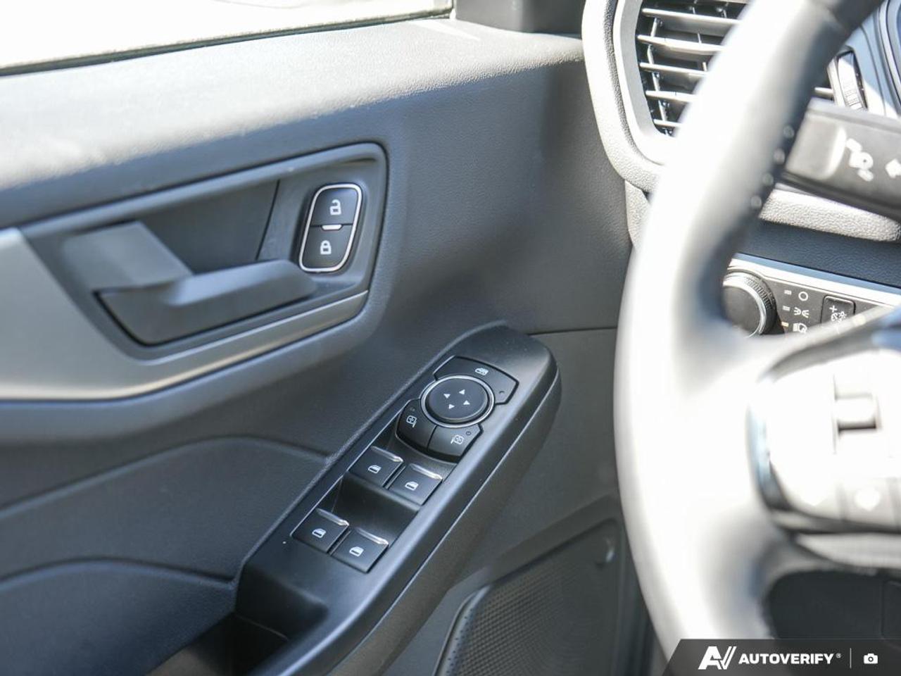 2025 Ford Escape Active APPLE CARPLAY | POWER LIFTGATE | FRONT HEATED BUCK Photo