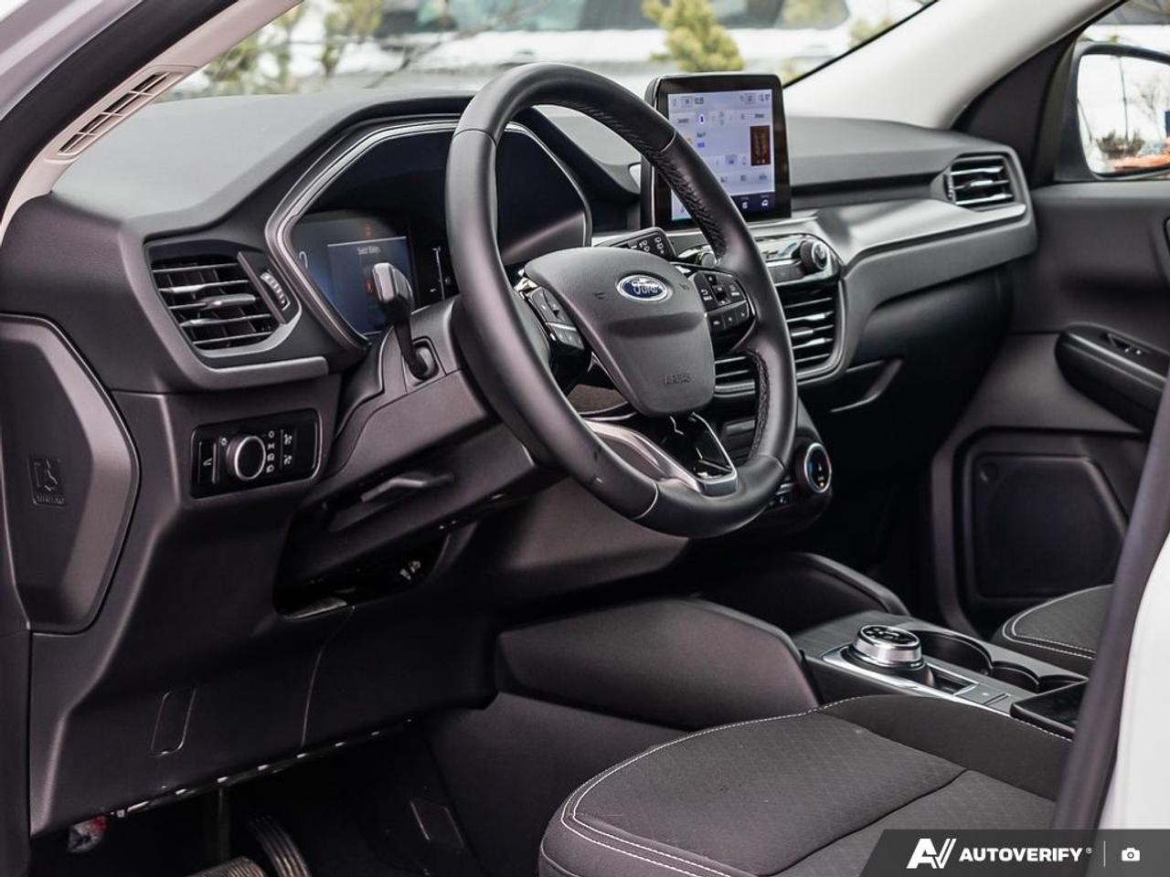 2025 Ford Escape Active APPLE CARPLAY | POWER LIFTGATE | FRONT HEATED BUCK Photo