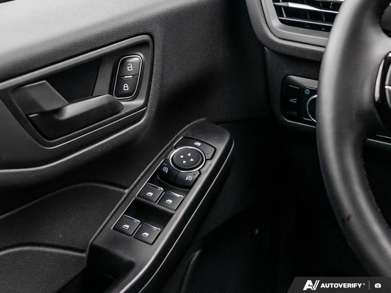 2025 Ford Escape Active APPLE CARPLAY | POWER LIFTGATE | FRONT HEATED BUCK Photo