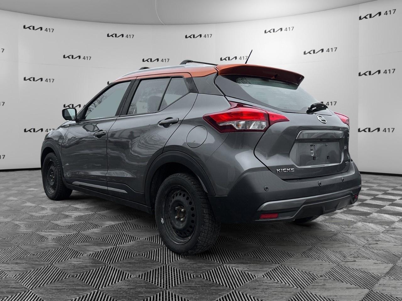 2020 Nissan Kicks SR FWD Photo2