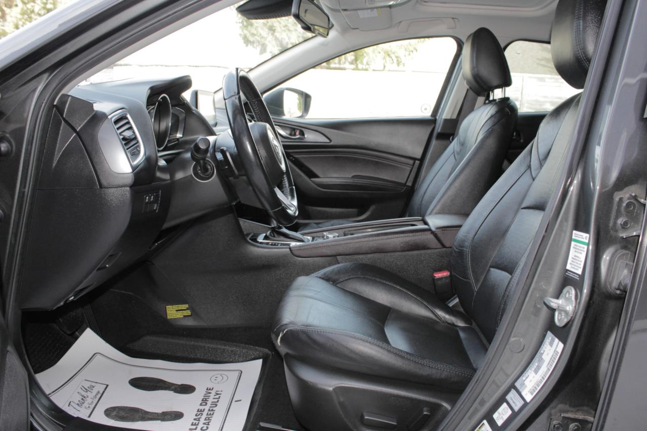 2018 Mazda MAZDA3 GT Photo