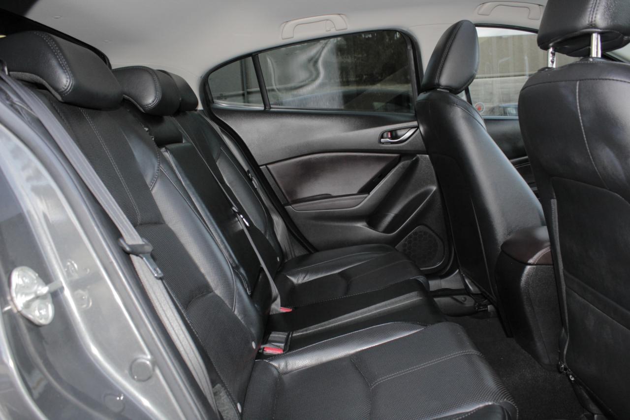 2018 Mazda MAZDA3 GT Photo