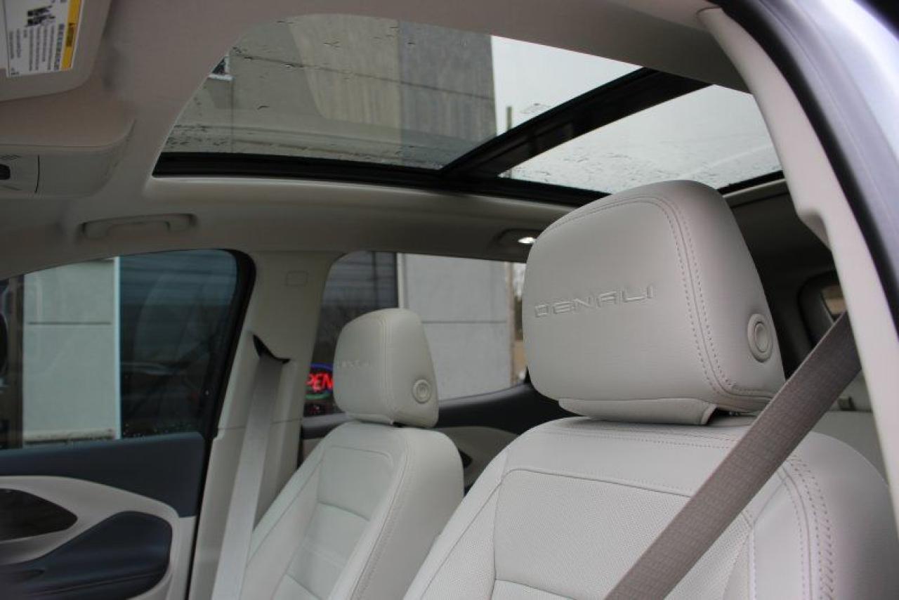 2024 GMC Terrain Denali*AWD*Heated Leather*Moon Roof*CarPlay*Low Ks - Photo #11