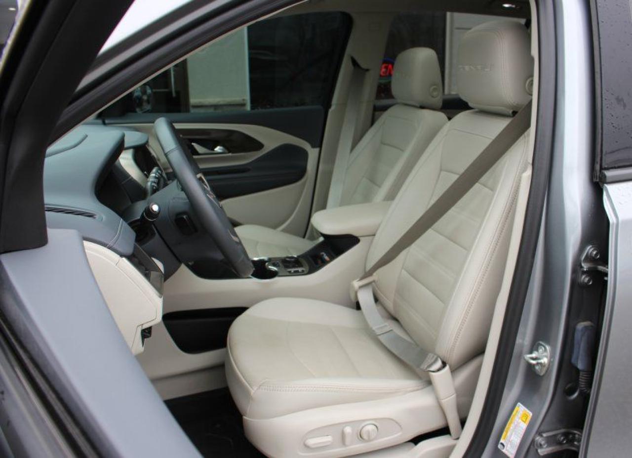 2024 GMC Terrain Denali*AWD*Heated Leather*Moon Roof*CarPlay*Low Ks - Photo #16