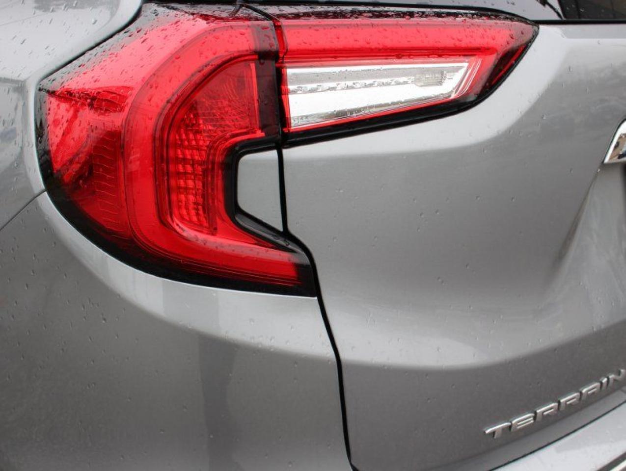 2024 GMC Terrain Denali*AWD*Heated Leather*Moon Roof*CarPlay*Low Ks - Photo #4