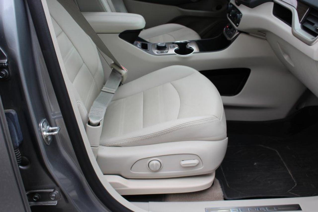 2024 GMC Terrain Denali*AWD*Heated Leather*Moon Roof*CarPlay*Low Ks Photo