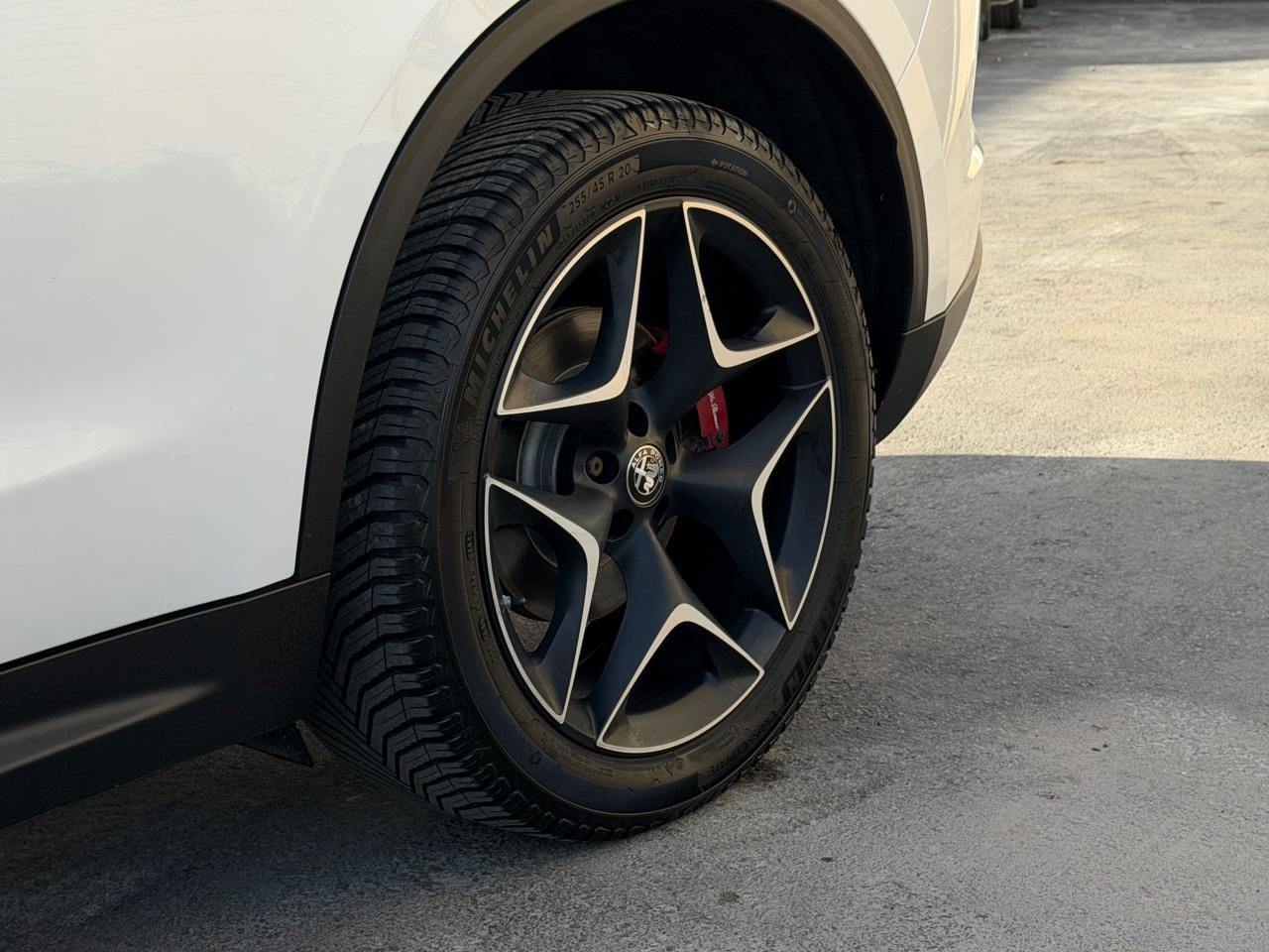 2019 Alfa Romeo Stelvio Ti Sport CARBONINT|NAVI|BACKUP Photo