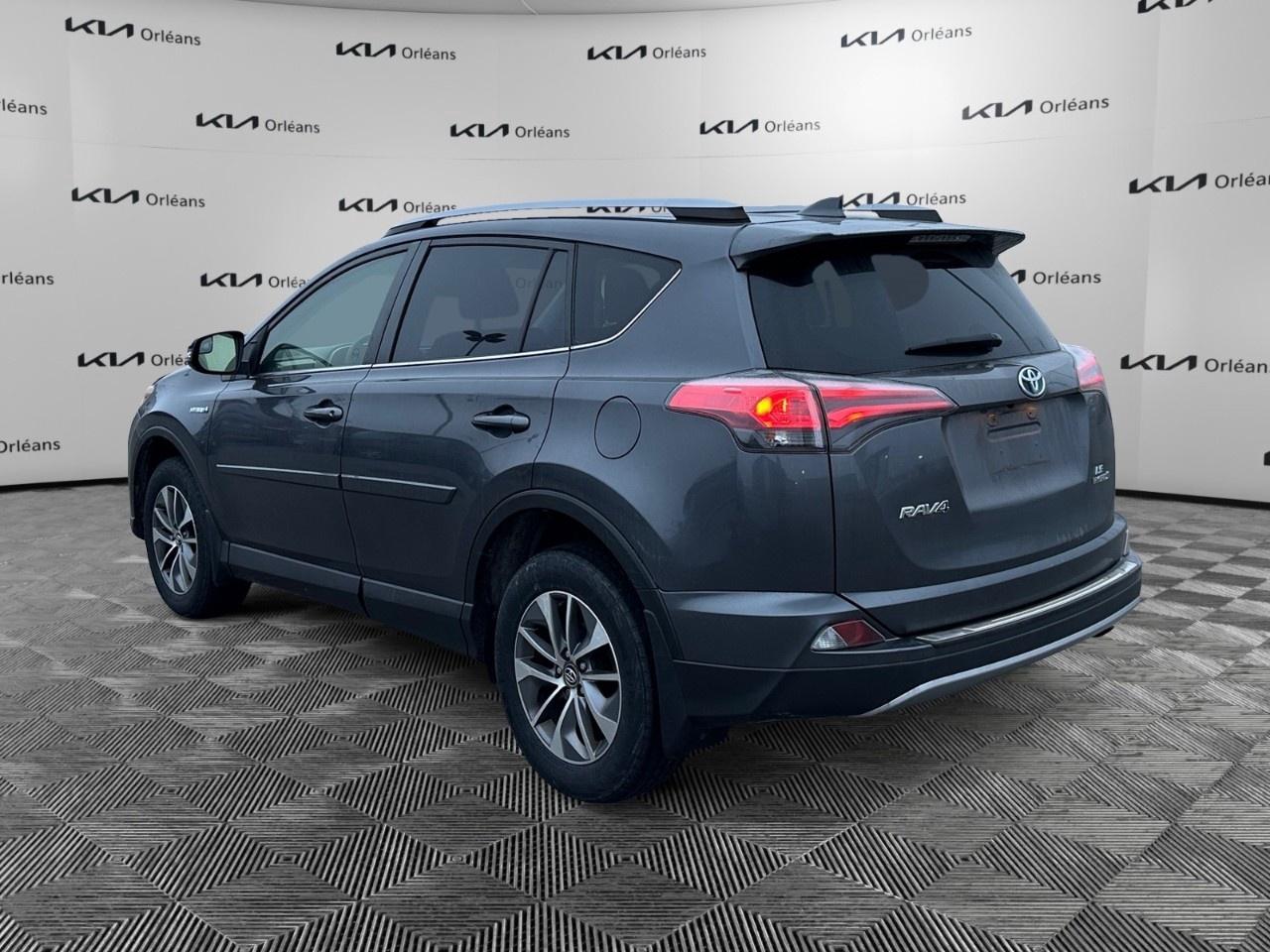 2018 Toyota RAV4 AWD Hybrid LE Photo
